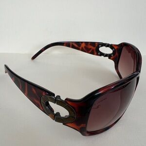 Daisy Fuentes Wrap Sunglasses – Tortoise Shell Frame & Gradient Lenses